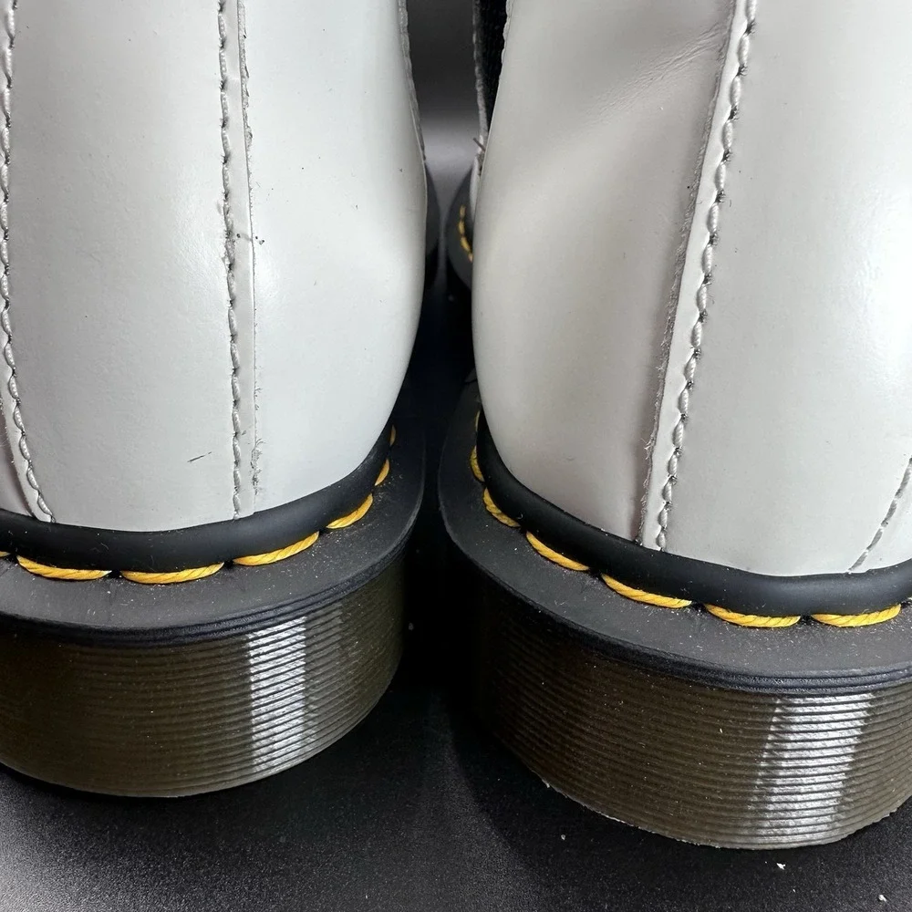 Doc Martens 2976 Yellow Stitch Smooth Leather Chelsea Boots Women's Sz 10 Mens 9